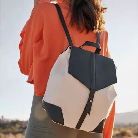Deux Lux Demi Backpack Purse Fabfitfun Spring 2019 New In Packaging - Picture 1 of 9